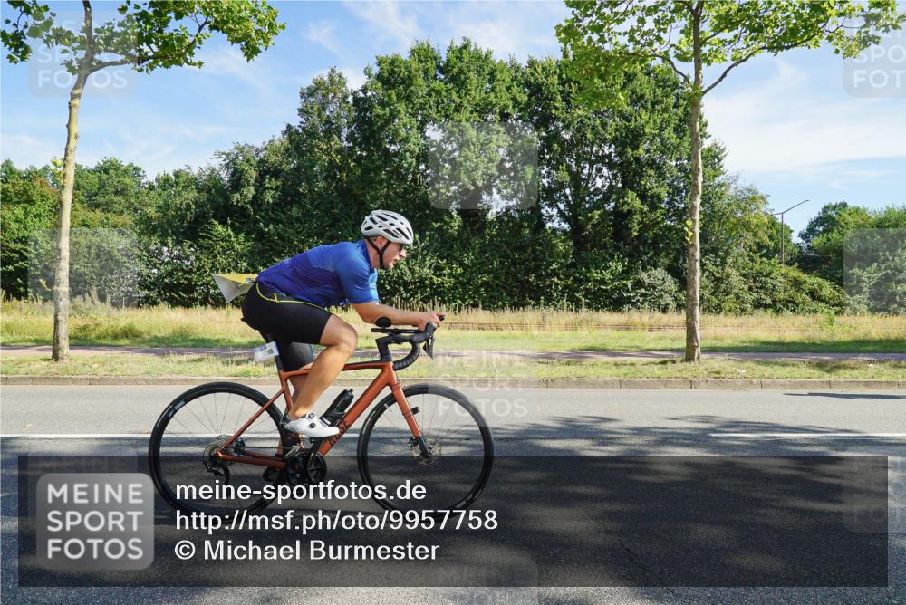 09.08.2026 - GEWOBA Citytriathlon Bremen Michael Burmester http://msf.ph/oto/9957758 09.08.2026 10:26:35 Radfahren 296, 318, 383, 402 meine-sportfotos.de