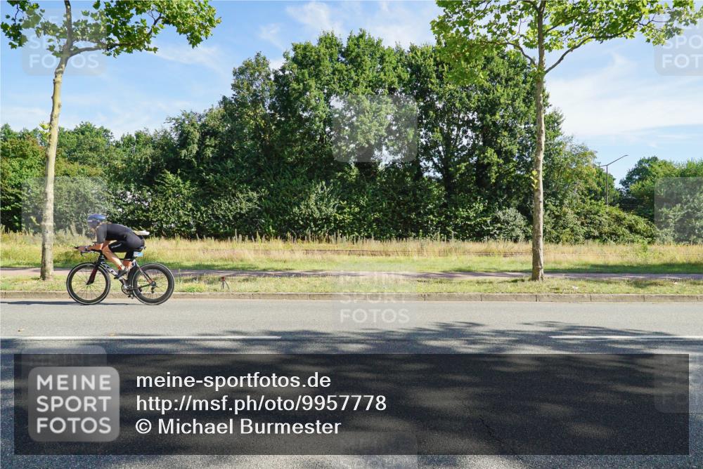 09.08.2026 - GEWOBA Citytriathlon Bremen Michael Burmester http://msf.ph/oto/9957778 09.08.2026 10:27:34 Radfahren 339, 368, 523, 529 meine-sportfotos.de