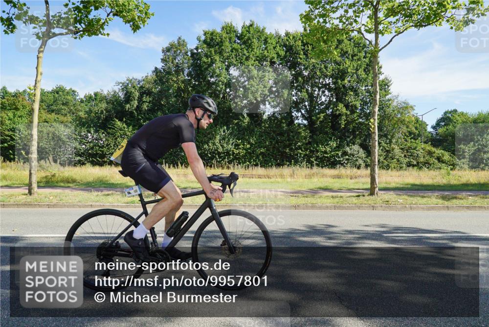 09.08.2026 - GEWOBA Citytriathlon Bremen Michael Burmester http://msf.ph/oto/9957801 09.08.2026 10:28:32 Radfahren 329, 332, 340, 362, 369, 502 meine-sportfotos.de