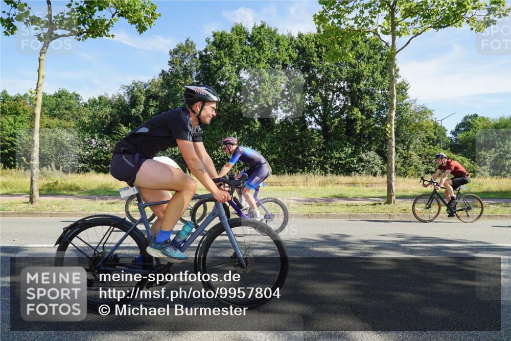 09.08.2026 - GEWOBA Citytriathlon Bremen Michael Burmester http://msf.ph/oto/9957804 09.08.2026 10:28:35 Radfahren 329, 332, 340, 362, 369 meine-sportfotos.de