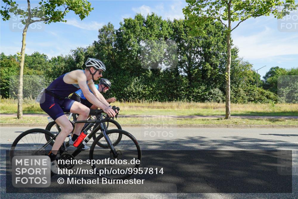 09.08.2026 - GEWOBA Citytriathlon Bremen Michael Burmester http://msf.ph/oto/9957814 09.08.2026 10:28:54 Radfahren 356, 394, 437, 465, 517, 519 meine-sportfotos.de