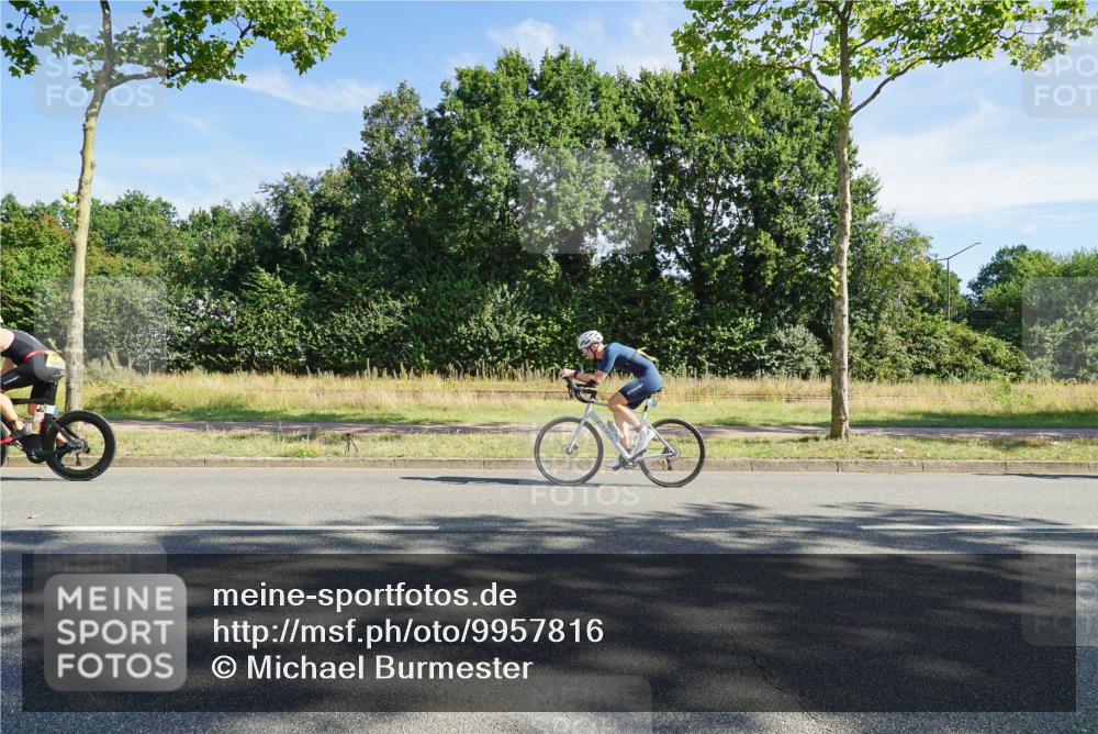 09.08.2026 - GEWOBA Citytriathlon Bremen Michael Burmester http://msf.ph/oto/9957816 09.08.2026 10:28:55 Radfahren 356, 394, 437, 465, 517, 519 meine-sportfotos.de
