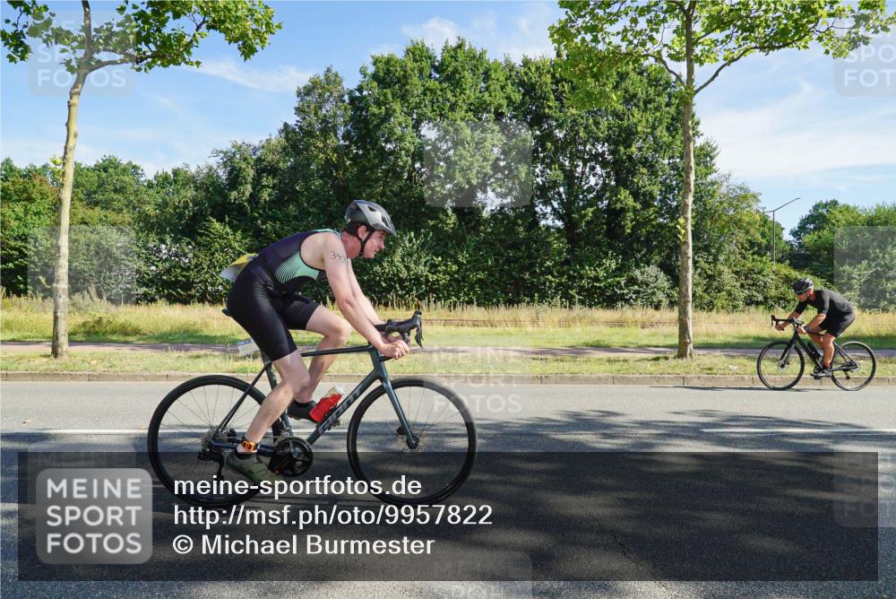 09.08.2026 - GEWOBA Citytriathlon Bremen Michael Burmester http://msf.ph/oto/9957822 09.08.2026 10:29:05 Radfahren 325, 343, 392, 437, 517, 519 meine-sportfotos.de