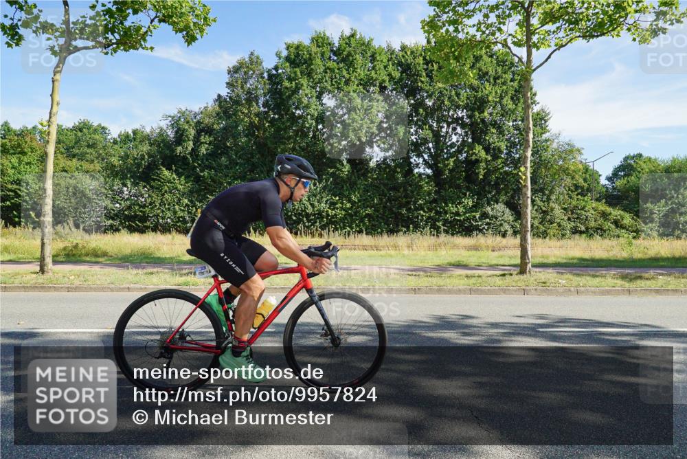09.08.2026 - GEWOBA Citytriathlon Bremen Michael Burmester http://msf.ph/oto/9957824 09.08.2026 10:29:07 Radfahren 325, 343, 352, 392, 396, 437, 517, 519 meine-sportfotos.de