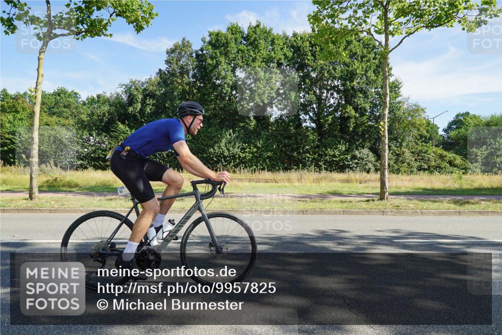 09.08.2026 - GEWOBA Citytriathlon Bremen Michael Burmester http://msf.ph/oto/9957825 09.08.2026 10:29:09 Radfahren 325, 343, 352, 392, 396, 437, 519 meine-sportfotos.de