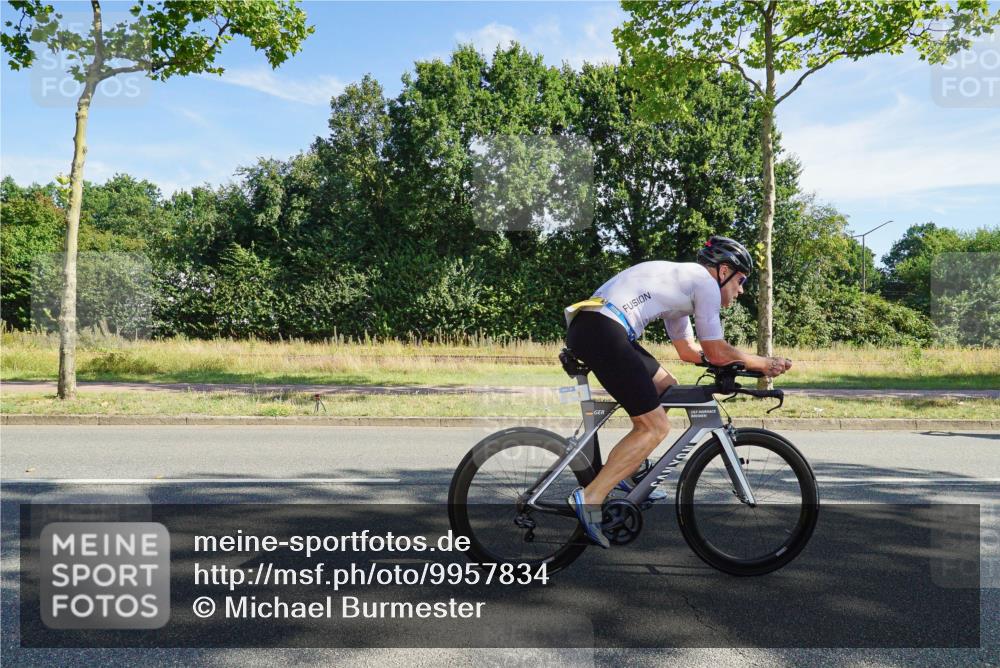 09.08.2026 - GEWOBA Citytriathlon Bremen Michael Burmester http://msf.ph/oto/9957834 09.08.2026 10:29:22 Radfahren 327, 352, 355, 359, 396, 408, 478 meine-sportfotos.de