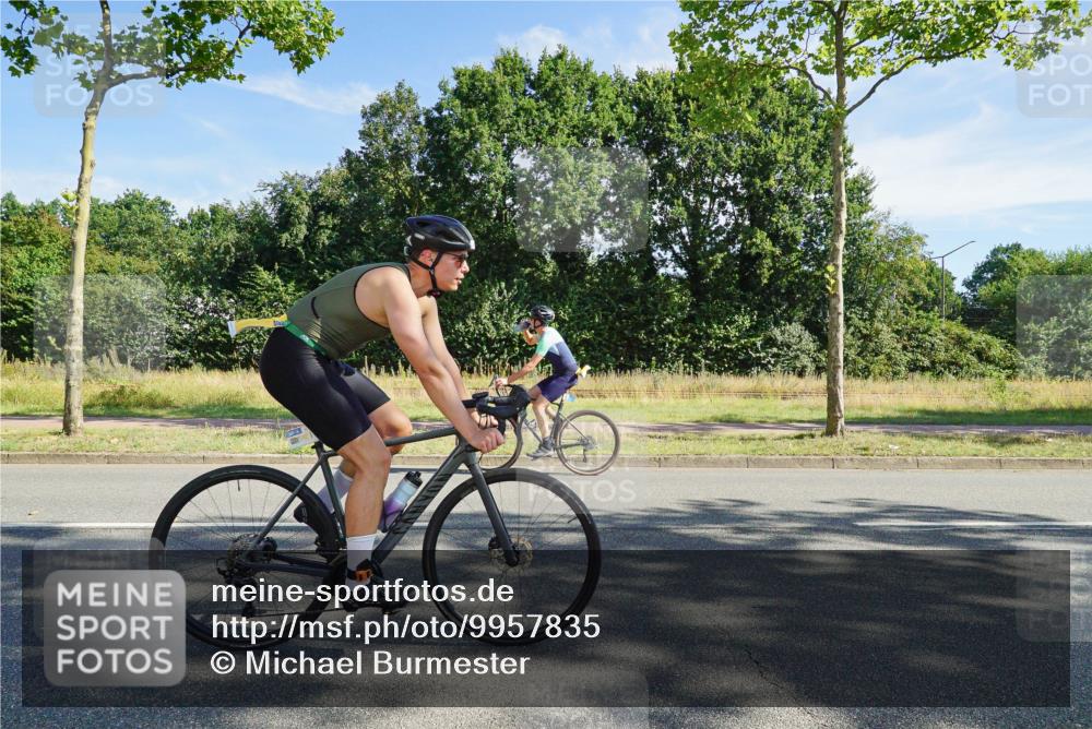 09.08.2026 - GEWOBA Citytriathlon Bremen Michael Burmester http://msf.ph/oto/9957835 09.08.2026 10:29:23 Radfahren 327, 352, 355, 359, 396, 408, 478 meine-sportfotos.de