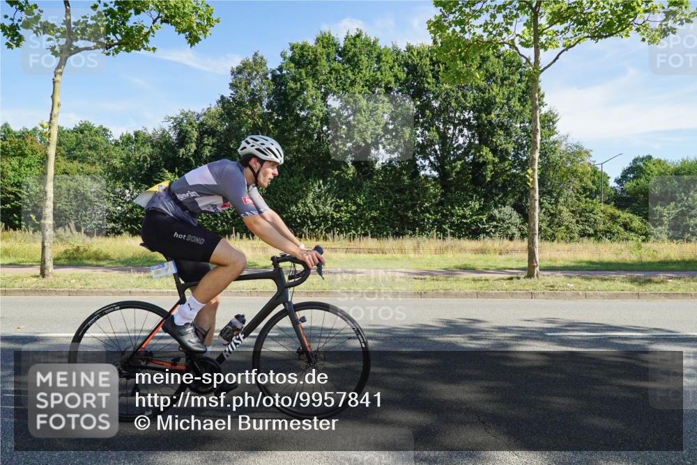 09.08.2026 - GEWOBA Citytriathlon Bremen Michael Burmester http://msf.ph/oto/9957841 09.08.2026 10:29:36 Radfahren 231, 295, 298, 300, 328, 363, 364, 379 meine-sportfotos.de