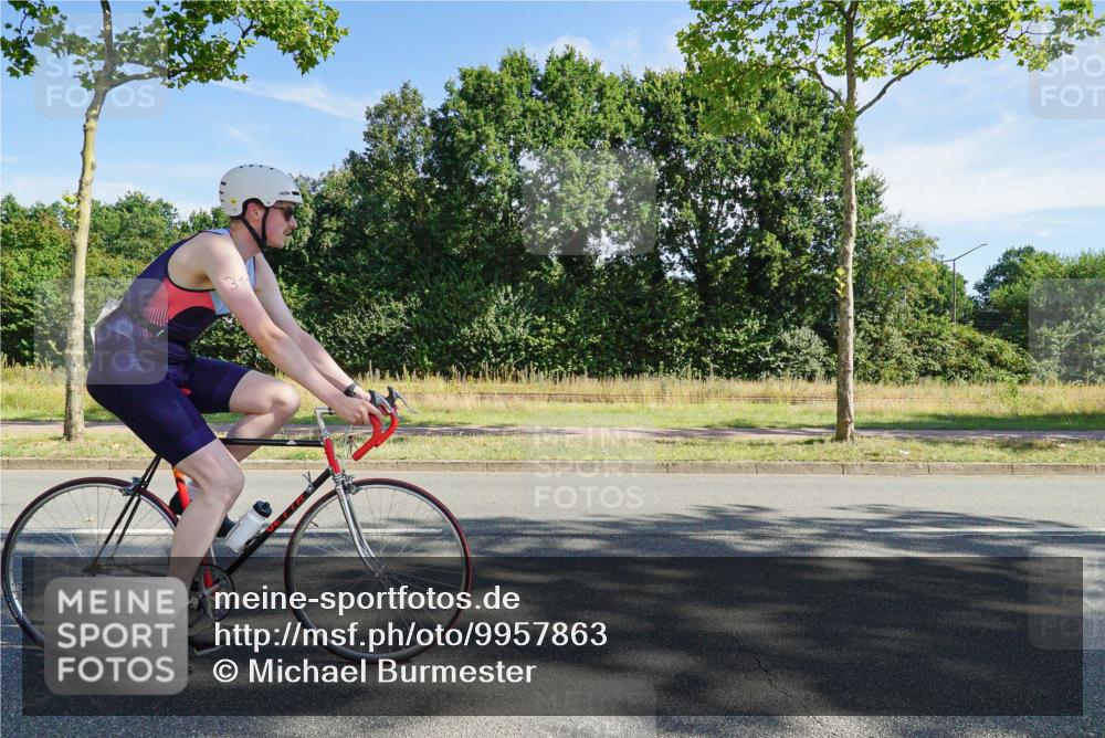 09.08.2026 - GEWOBA Citytriathlon Bremen Michael Burmester http://msf.ph/oto/9957863 09.08.2026 10:30:10 Radfahren 221, 313, 350, 366, 516, 528 meine-sportfotos.de