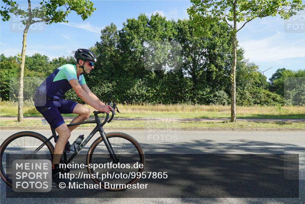 09.08.2026 - GEWOBA Citytriathlon Bremen Michael Burmester http://msf.ph/oto/9957865 09.08.2026 10:30:18 Radfahren 221, 294, 350, 366, 407 meine-sportfotos.de