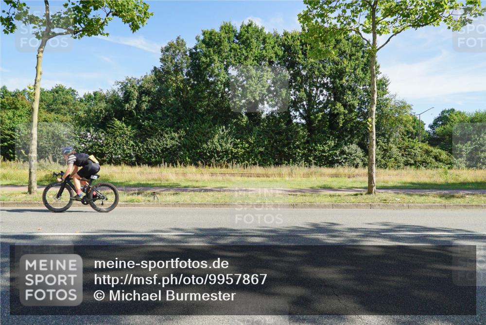 09.08.2026 - GEWOBA Citytriathlon Bremen Michael Burmester http://msf.ph/oto/9957867 09.08.2026 10:30:20 Radfahren 221, 294, 350, 407 meine-sportfotos.de