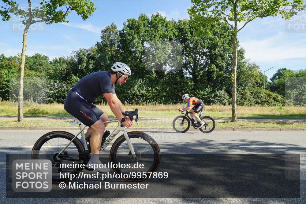 09.08.2026 - GEWOBA Citytriathlon Bremen Michael Burmester http://msf.ph/oto/9957869 09.08.2026 10:30:27 Radfahren 221, 294, 382, 407, 520 meine-sportfotos.de