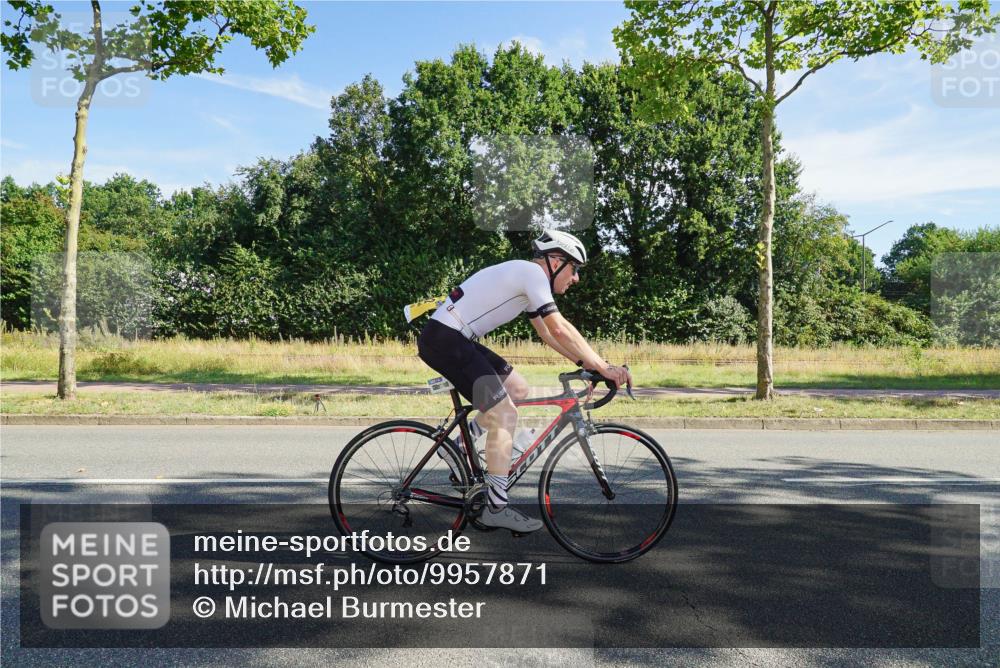 09.08.2026 - GEWOBA Citytriathlon Bremen Michael Burmester http://msf.ph/oto/9957871 09.08.2026 10:30:28 Radfahren 221, 294, 382, 407, 520 meine-sportfotos.de