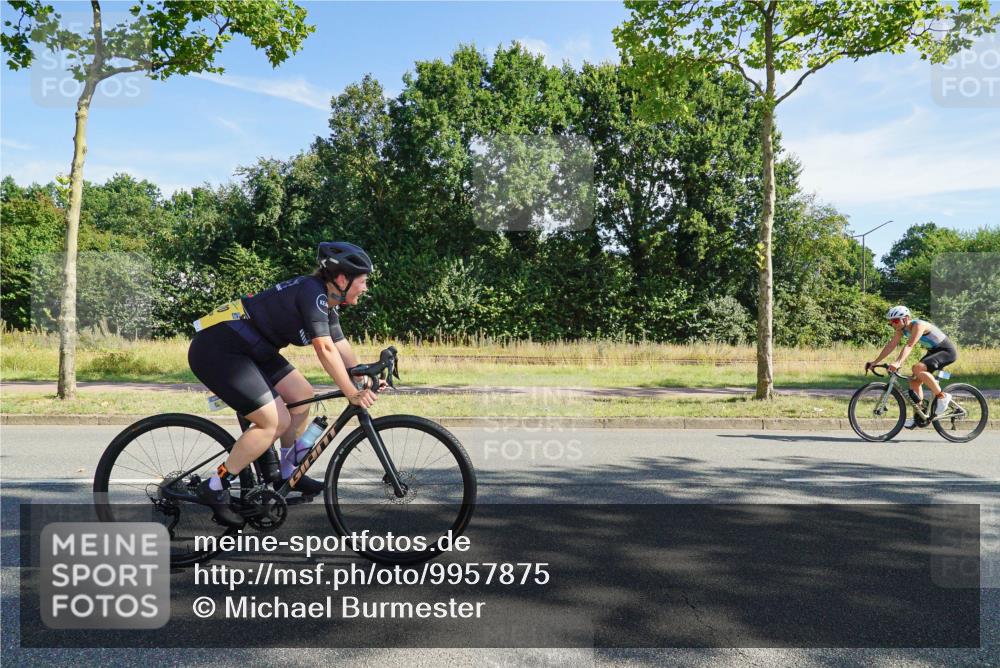 09.08.2026 - GEWOBA Citytriathlon Bremen Michael Burmester http://msf.ph/oto/9957875 09.08.2026 10:30:43 Radfahren 320, 334, 470 meine-sportfotos.de