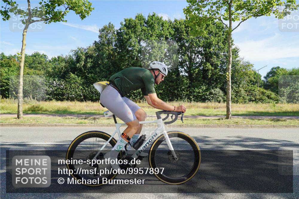 09.08.2026 - GEWOBA Citytriathlon Bremen Michael Burmester http://msf.ph/oto/9957897 09.08.2026 10:31:22 Radfahren 59, 304, 454, 472 meine-sportfotos.de