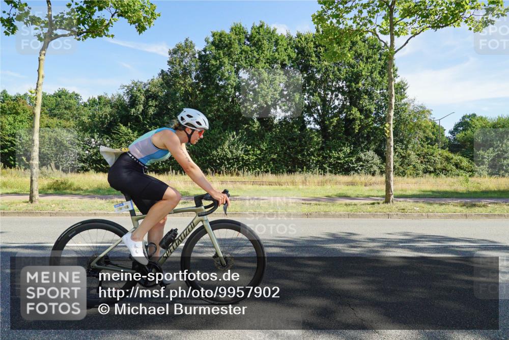 09.08.2026 - GEWOBA Citytriathlon Bremen Michael Burmester http://msf.ph/oto/9957902 09.08.2026 10:31:30 Radfahren 288, 304, 365, 397, 430, 454, 472 meine-sportfotos.de
