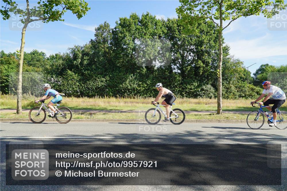09.08.2026 - GEWOBA Citytriathlon Bremen Michael Burmester http://msf.ph/oto/9957921 09.08.2026 10:31:57 Radfahren 25, 337, 344, 443, 481, 482, 489 meine-sportfotos.de