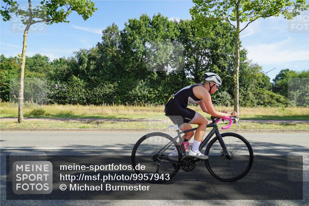09.08.2026 - GEWOBA Citytriathlon Bremen Michael Burmester http://msf.ph/oto/9957943 09.08.2026 10:32:24 Radfahren 39, 239, 249, 445, 456 meine-sportfotos.de