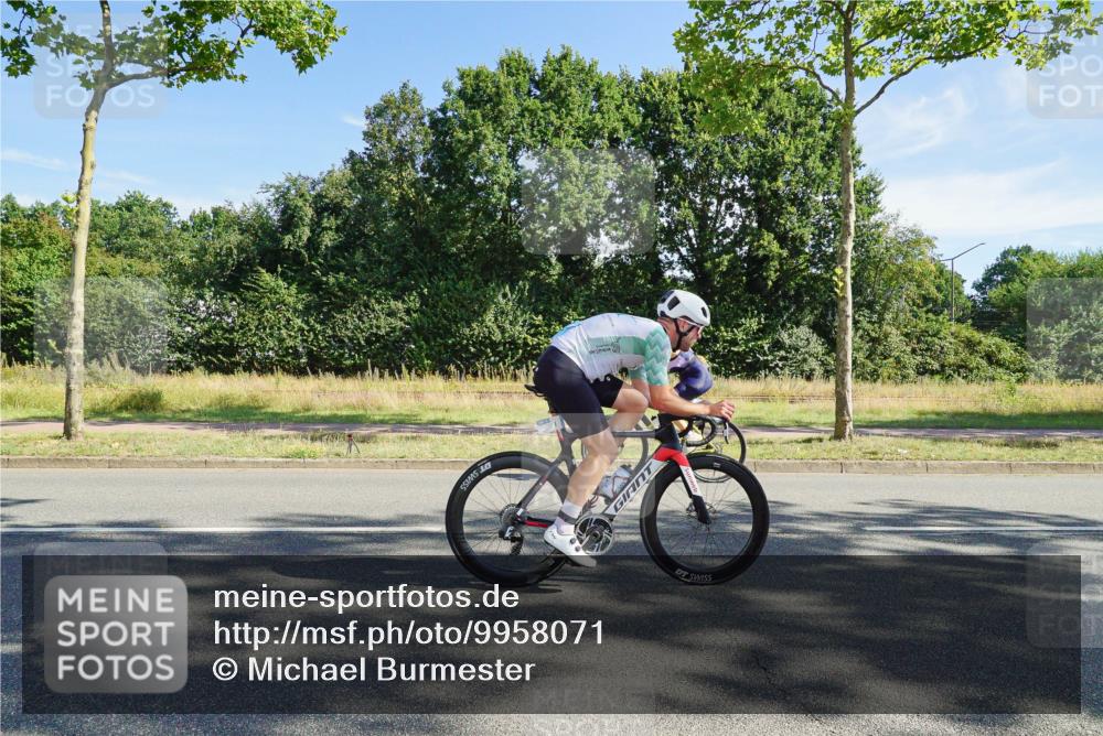 09.08.2026 - GEWOBA Citytriathlon Bremen Michael Burmester http://msf.ph/oto/9958071 09.08.2026 10:35:25 Radfahren 3, 15, 27, 57, 87, 129, 169, 175, 189, 195, 243, 326, 361, 436, 440, 467, 473, 476, 487, 504 meine-sportfotos.de