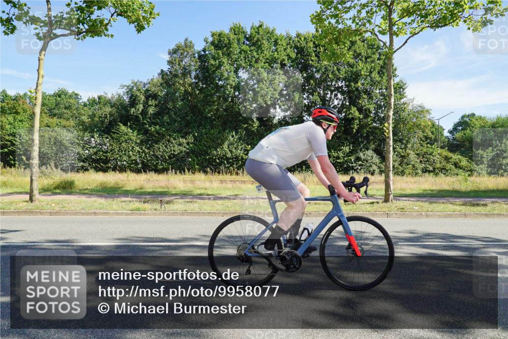 09.08.2026 - GEWOBA Citytriathlon Bremen Michael Burmester http://msf.ph/oto/9958077 09.08.2026 10:35:31 Radfahren 3, 15, 27, 43, 57, 87, 141, 175, 189, 243, 361, 440, 504 meine-sportfotos.de