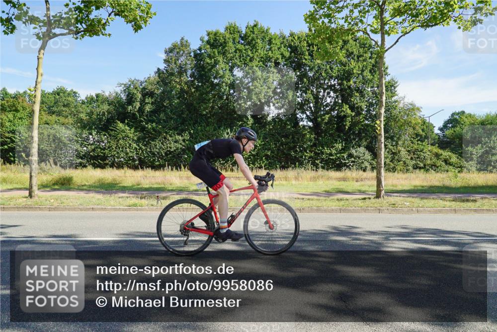 09.08.2026 - GEWOBA Citytriathlon Bremen Michael Burmester http://msf.ph/oto/9958086 09.08.2026 10:35:41 Radfahren 15, 17, 29, 37, 43, 57, 87, 107, 119, 141, 181, 189, 201, 217, 361, 423, 504, 509 meine-sportfotos.de