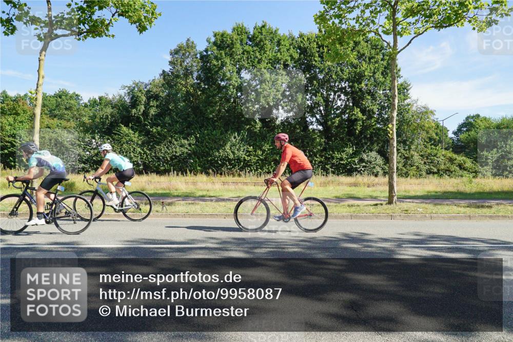 09.08.2026 - GEWOBA Citytriathlon Bremen Michael Burmester http://msf.ph/oto/9958087 09.08.2026 10:35:42 Radfahren 15, 17, 29, 37, 43, 57, 87, 107, 119, 141, 181, 201, 217, 361, 423, 462, 504, 509 meine-sportfotos.de