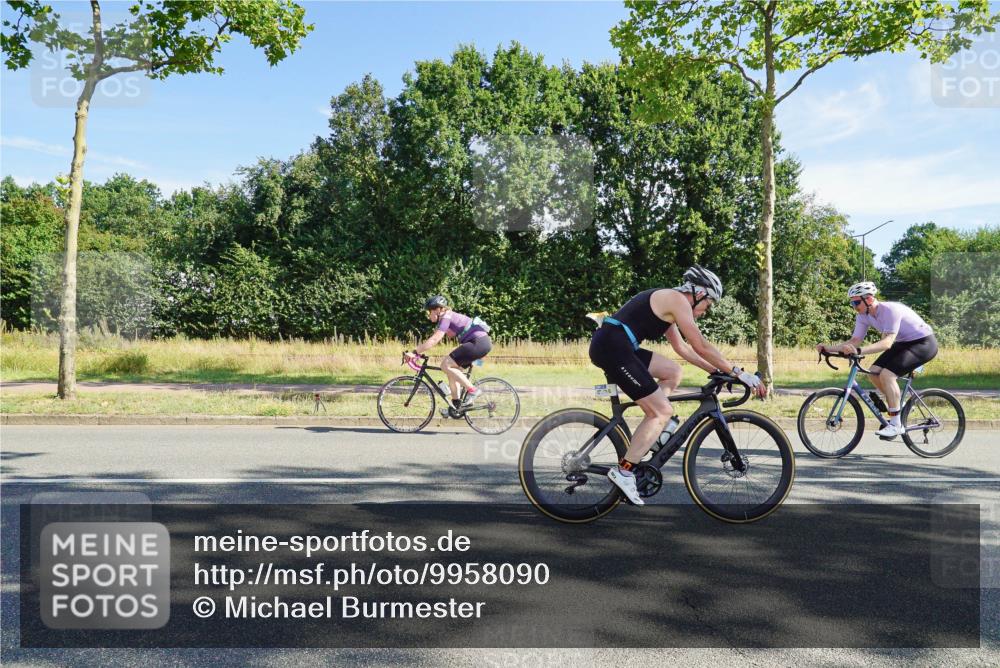 09.08.2026 - GEWOBA Citytriathlon Bremen Michael Burmester http://msf.ph/oto/9958090 09.08.2026 10:35:46 Radfahren 17, 29, 37, 43, 107, 119, 141, 181, 201, 217, 241, 423, 462, 471, 509 meine-sportfotos.de