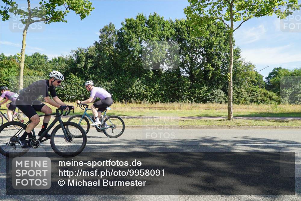 09.08.2026 - GEWOBA Citytriathlon Bremen Michael Burmester http://msf.ph/oto/9958091 09.08.2026 10:35:47 Radfahren 17, 29, 37, 43, 107, 119, 123, 141, 181, 201, 217, 241, 423, 462, 471, 509 meine-sportfotos.de