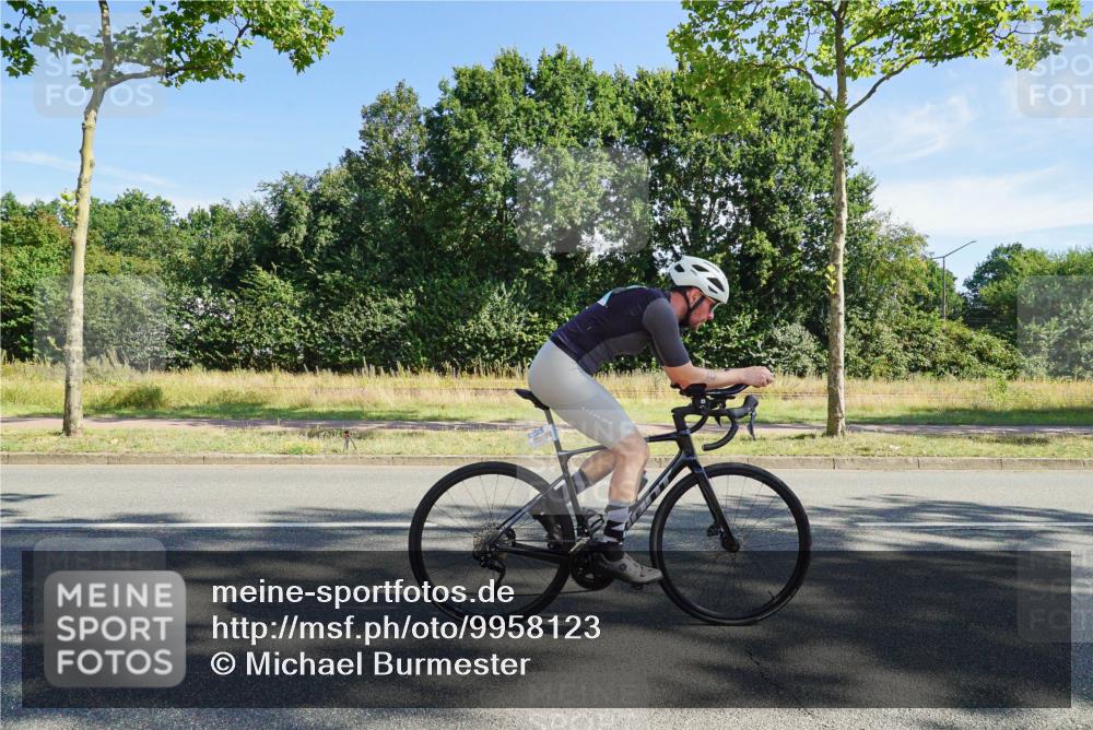 09.08.2026 - GEWOBA Citytriathlon Bremen Michael Burmester http://msf.ph/oto/9958123 09.08.2026 10:36:23 Radfahren 21, 23, 135, 139, 179, 211, 233, 460, 530 meine-sportfotos.de