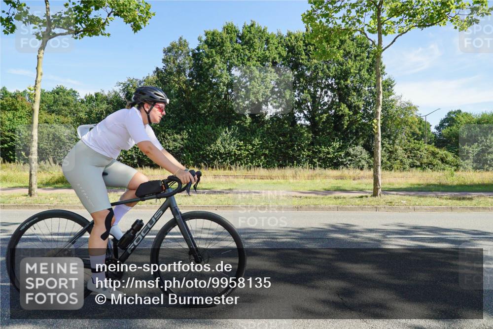 09.08.2026 - GEWOBA Citytriathlon Bremen Michael Burmester http://msf.ph/oto/9958135 09.08.2026 10:36:42 Radfahren 19, 41, 67, 93, 157, 163, 191, 223, 225, 235, 281, 349, 426, 491 meine-sportfotos.de