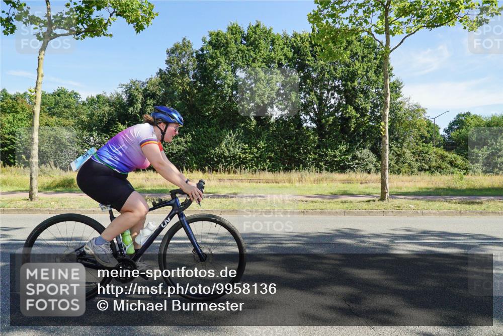 09.08.2026 - GEWOBA Citytriathlon Bremen Michael Burmester http://msf.ph/oto/9958136 09.08.2026 10:36:43 Radfahren 19, 41, 67, 93, 157, 163, 191, 223, 225, 235, 281, 349, 426, 491 meine-sportfotos.de