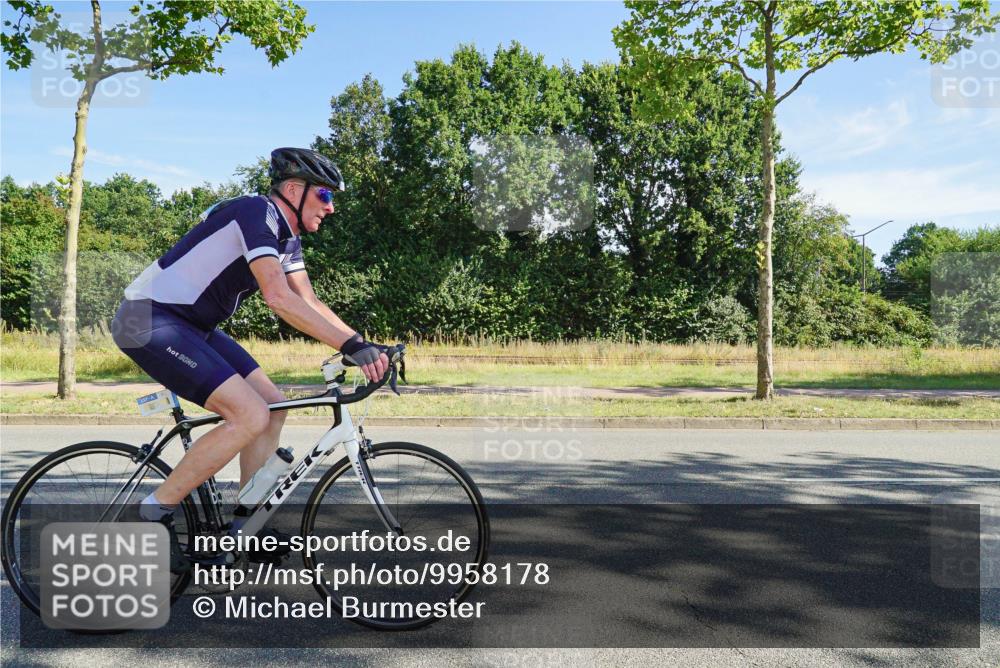 09.08.2026 - GEWOBA Citytriathlon Bremen Michael Burmester http://msf.ph/oto/9958178 09.08.2026 10:38:15 Radfahren 35, 49, 75, 117, 149, 171, 310, 409, 488 meine-sportfotos.de
