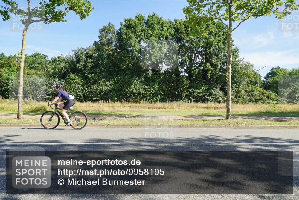 09.08.2026 - GEWOBA Citytriathlon Bremen Michael Burmester http://msf.ph/oto/9958195 09.08.2026 10:38:55 Radfahren 73, 351, 512, 525 meine-sportfotos.de