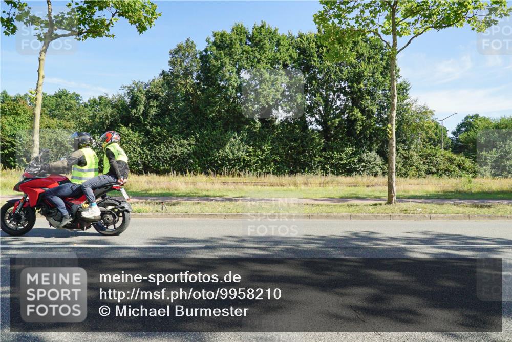 09.08.2026 - GEWOBA Citytriathlon Bremen Michael Burmester http://msf.ph/oto/9958210 09.08.2026 10:39:26 Radfahren 9, 227, 429, 431 meine-sportfotos.de