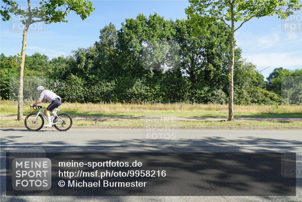 09.08.2026 - GEWOBA Citytriathlon Bremen Michael Burmester http://msf.ph/oto/9958216 09.08.2026 10:39:41 Radfahren 9, 71, 227, 245, 469, 499 meine-sportfotos.de