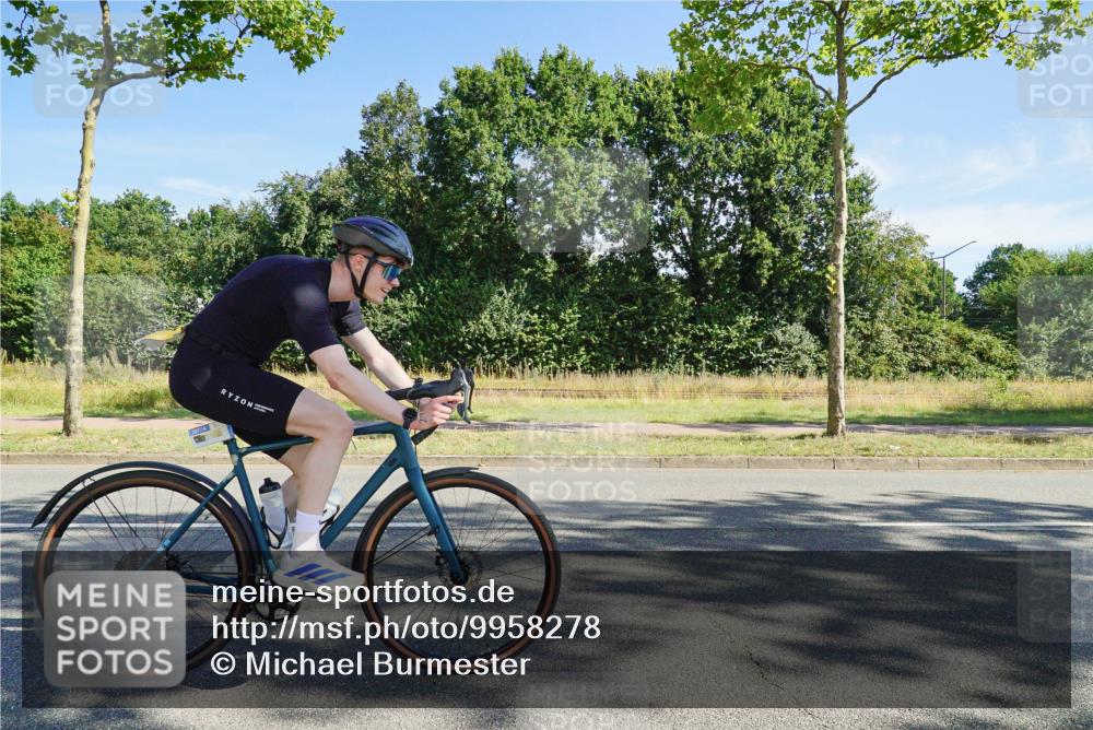 09.08.2026 - GEWOBA Citytriathlon Bremen Michael Burmester http://msf.ph/oto/9958278 09.08.2026 10:42:36 Radfahren 199, 297, 322, 422 meine-sportfotos.de