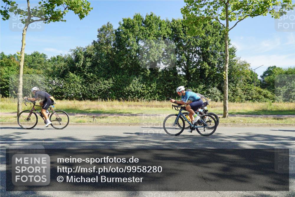 09.08.2026 - GEWOBA Citytriathlon Bremen Michael Burmester http://msf.ph/oto/9958280 09.08.2026 10:42:38 Radfahren 199, 297, 322, 422 meine-sportfotos.de