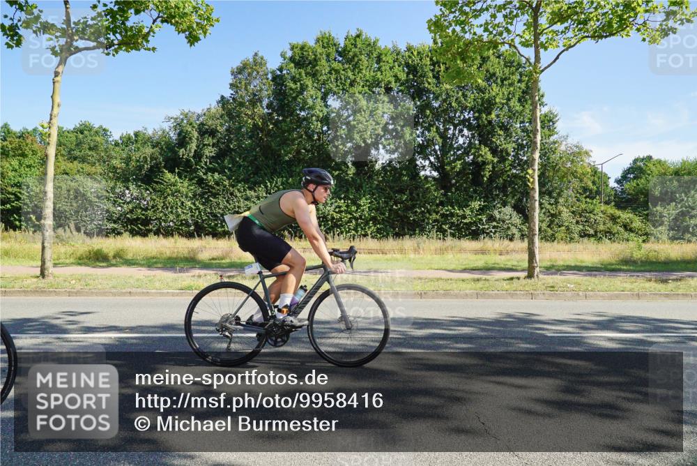 09.08.2026 - GEWOBA Citytriathlon Bremen Michael Burmester http://msf.ph/oto/9958416 09.08.2026 10:48:02 Radfahren 25, 177, 300, 327, 363, 396 meine-sportfotos.de
