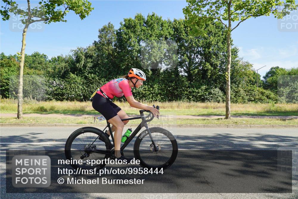 09.08.2026 - GEWOBA Citytriathlon Bremen Michael Burmester http://msf.ph/oto/9958444 09.08.2026 10:49:19 Radfahren 294, 320, 413, 430, 454, 497 meine-sportfotos.de