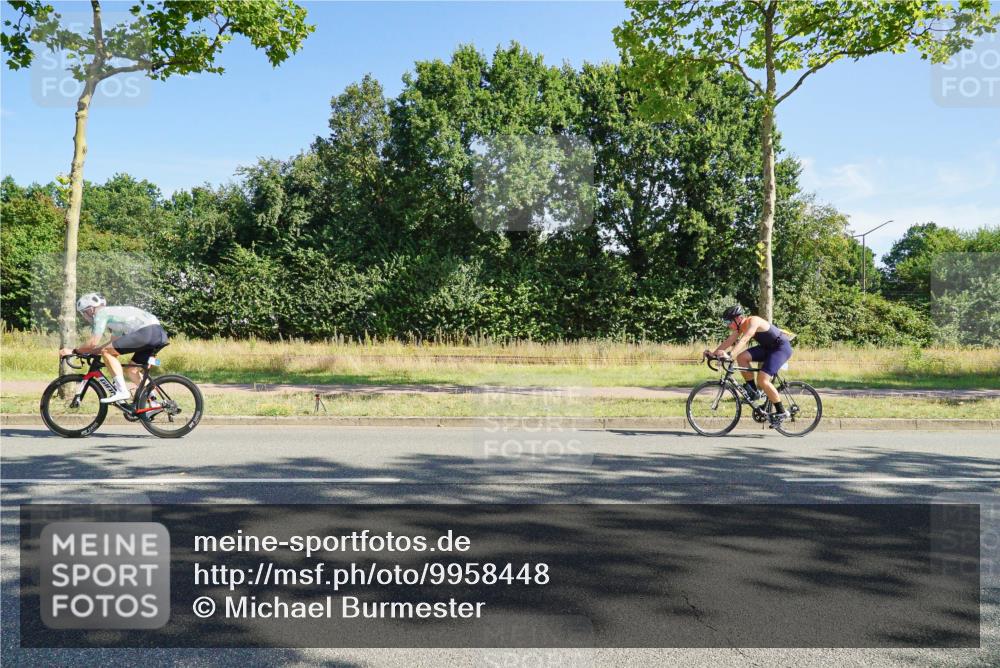 09.08.2026 - GEWOBA Citytriathlon Bremen Michael Burmester http://msf.ph/oto/9958448 09.08.2026 10:49:23 Radfahren 294, 320, 413, 430, 454, 497 meine-sportfotos.de