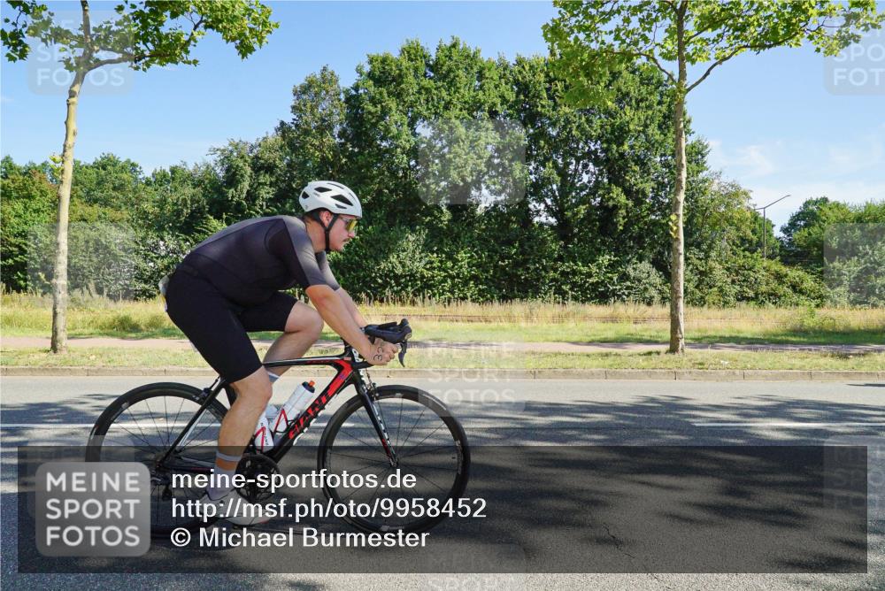 09.08.2026 - GEWOBA Citytriathlon Bremen Michael Burmester http://msf.ph/oto/9958452 09.08.2026 10:49:28 Radfahren 299, 320, 413, 430, 454, 497 meine-sportfotos.de
