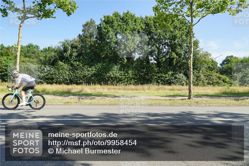 09.08.2026 - GEWOBA Citytriathlon Bremen Michael Burmester http://msf.ph/oto/9958454 09.08.2026 10:49:30 Radfahren 299, 320, 413, 430, 454, 508 meine-sportfotos.de