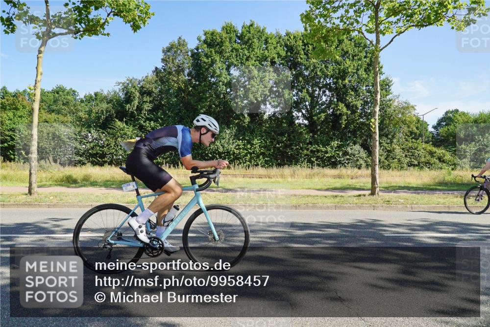 09.08.2026 - GEWOBA Citytriathlon Bremen Michael Burmester http://msf.ph/oto/9958457 09.08.2026 10:49:34 Radfahren 299, 320, 413, 454, 508 meine-sportfotos.de