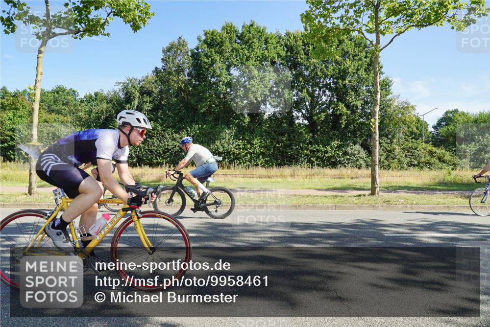 09.08.2026 - GEWOBA Citytriathlon Bremen Michael Burmester http://msf.ph/oto/9958461 09.08.2026 10:49:51 Radfahren 317, 410 meine-sportfotos.de