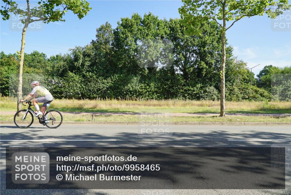 09.08.2026 - GEWOBA Citytriathlon Bremen Michael Burmester http://msf.ph/oto/9958465 09.08.2026 10:49:54 Radfahren 317, 410, 458 meine-sportfotos.de