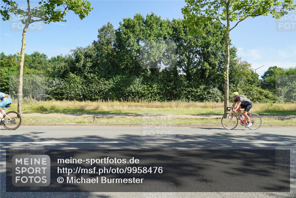 09.08.2026 - GEWOBA Citytriathlon Bremen Michael Burmester http://msf.ph/oto/9958476 09.08.2026 10:50:10 Radfahren 27, 39, 129, 189, 215, 288, 334, 385, 410, 419, 458, 489 meine-sportfotos.de