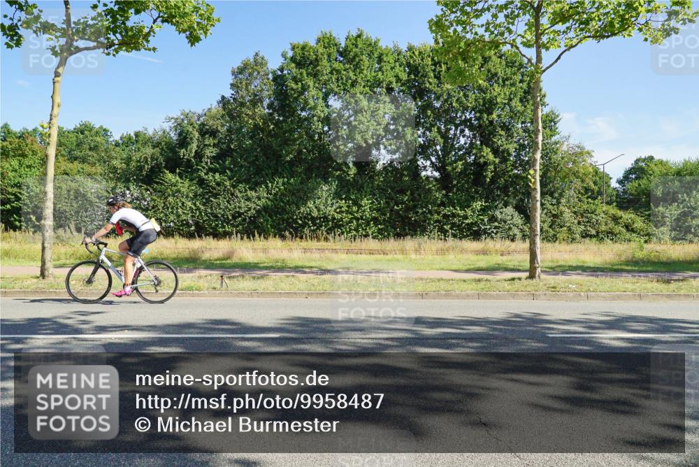 09.08.2026 - GEWOBA Citytriathlon Bremen Michael Burmester http://msf.ph/oto/9958487 09.08.2026 10:50:27 Radfahren 27, 39, 63, 215, 350, 385, 419, 450, 457 meine-sportfotos.de