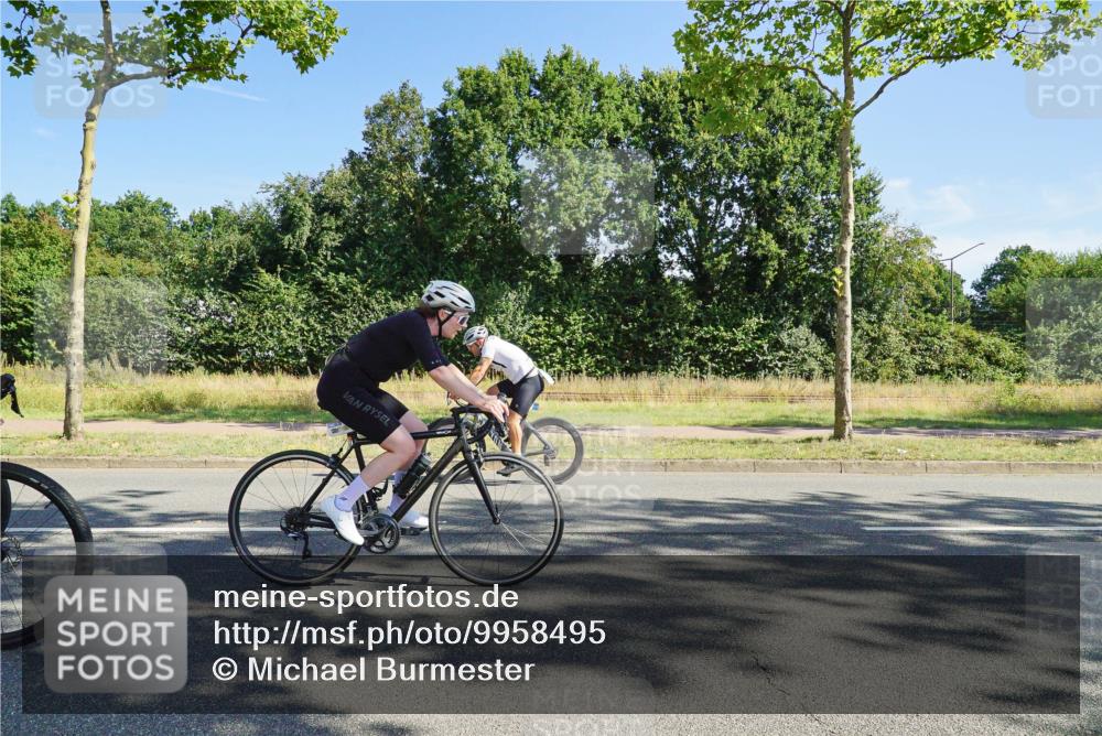 09.08.2026 - GEWOBA Citytriathlon Bremen Michael Burmester http://msf.ph/oto/9958495 09.08.2026 10:50:44 Radfahren 1, 7, 83, 137, 167, 313, 337, 450, 470, 481, 482, 486, 526, 532 meine-sportfotos.de