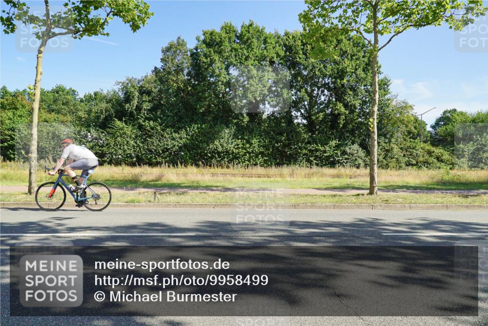09.08.2026 - GEWOBA Citytriathlon Bremen Michael Burmester http://msf.ph/oto/9958499 09.08.2026 10:50:49 Radfahren 1, 7, 83, 137, 167, 313, 330, 337, 370, 452, 470, 481, 482, 486, 526, 532 meine-sportfotos.de