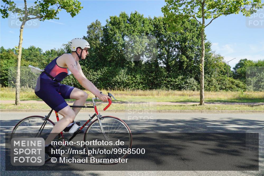 09.08.2026 - GEWOBA Citytriathlon Bremen Michael Burmester http://msf.ph/oto/9958500 09.08.2026 10:50:51 Radfahren 1, 7, 83, 137, 167, 173, 313, 330, 337, 370, 452, 470, 481, 482, 486, 526, 532 meine-sportfotos.de